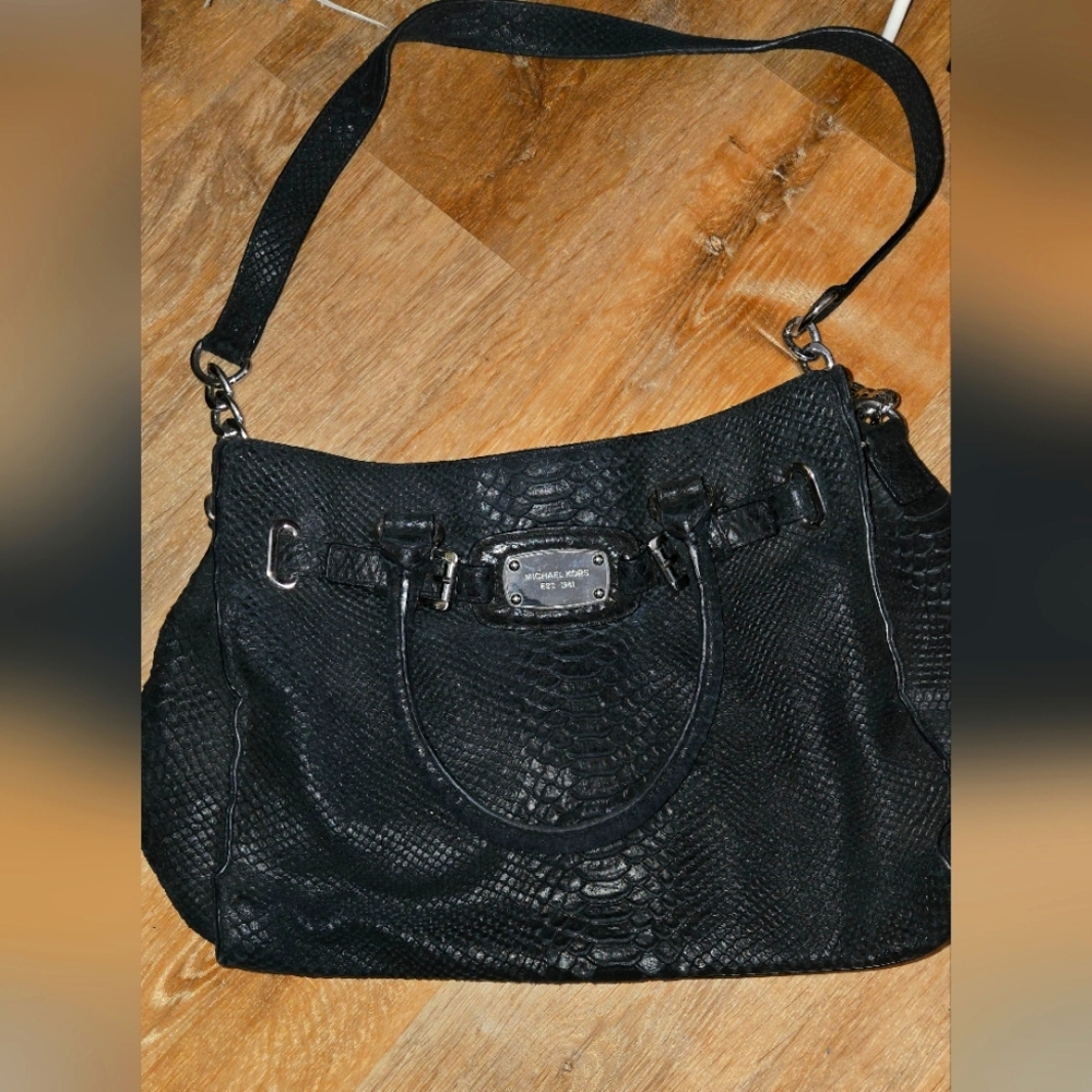 Michael KORS Black Textured Women's Bag